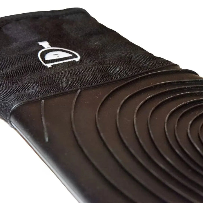 Alfa pizza oven silicone oven gloves closeup