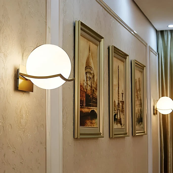 Brass Horizon Modern Wall Lamp