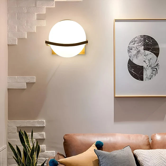 Brass Horizon Modern Wall Lamp