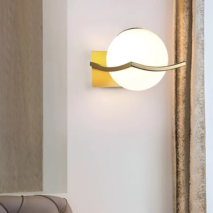 Brass Horizon Modern Wall Lamp