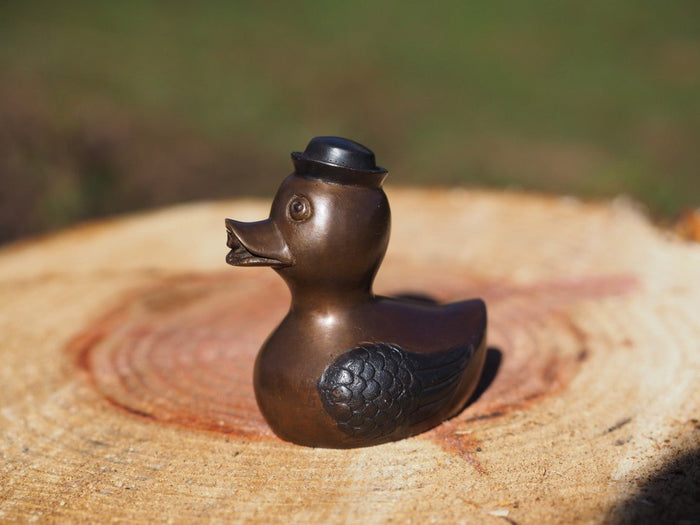 Bronzen beeld Eend met hoed 9x6x8cm - Doika - Bronzen beeld - Doika - 5410807015148 - BS1514B