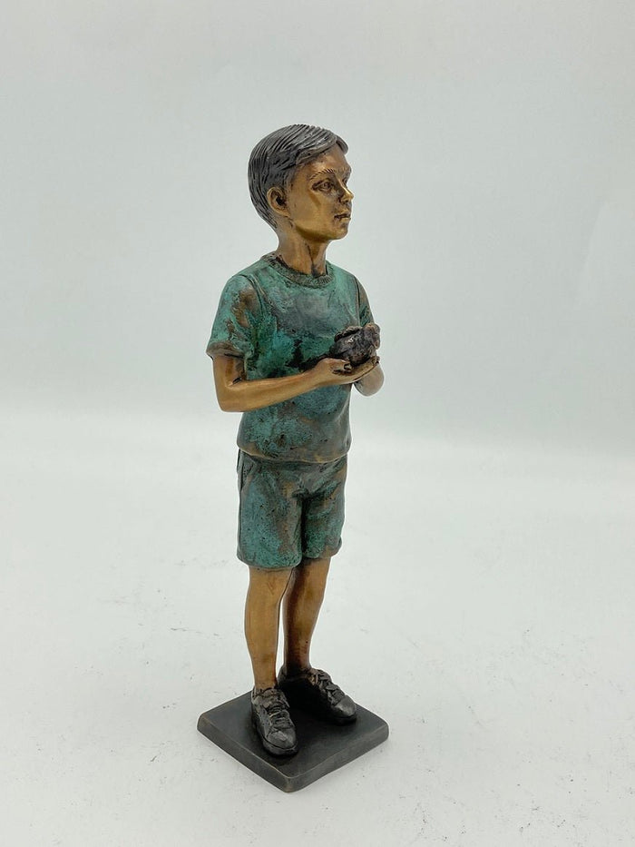 Bronzen beeld Jongentje met vogel 20x5x6cm - Doika - Bronzen beeld - Doika - 5410807014813 - BS1481V