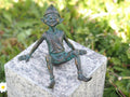 Bronzen beeld Zittende pixie 11x15x13cm - Doika - Bronzen beeld - Doika - 5410807014042 - BS1404V