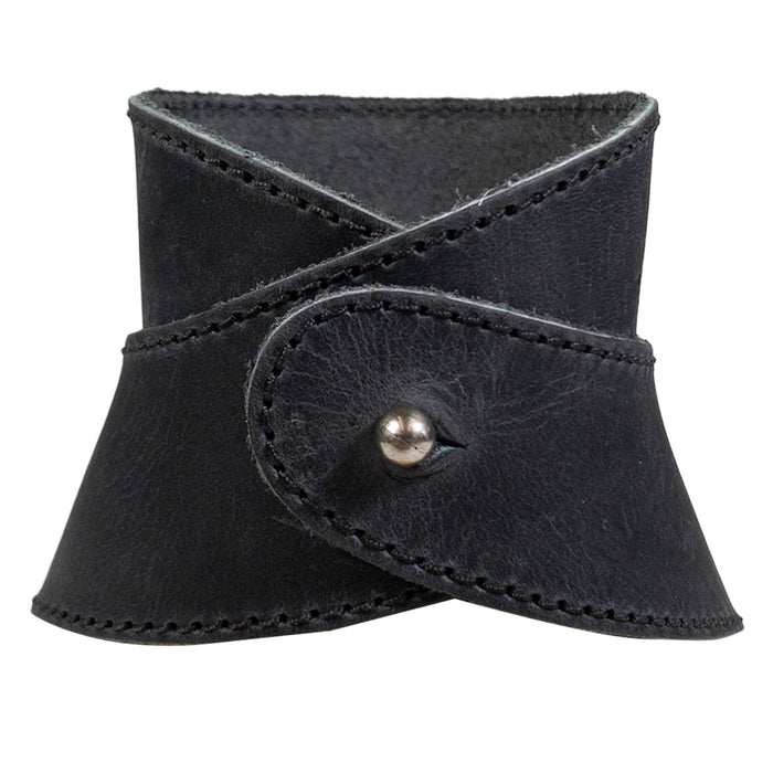 Side image of Hide & Drink Chemex Collar showcasing its soft black Full Grain Leather, designed perfectly for Chemex 6-Cup Glass pour over coffee. Created by artisans in La Antigua Guatemala & Oaxaca Mexico through small batch production.