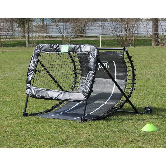 EXIT Kickback voetbal rebounder 124x90cm - Doika BV - Rebounders - EXIT Toys - 8718469466948 - 43.23.10.00
