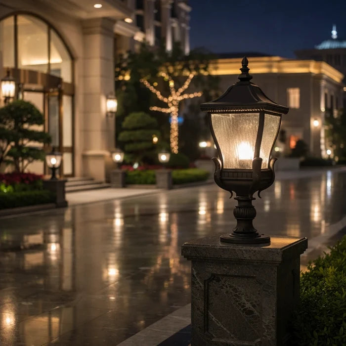 RegalCrown Gate Pillar Lantern Light